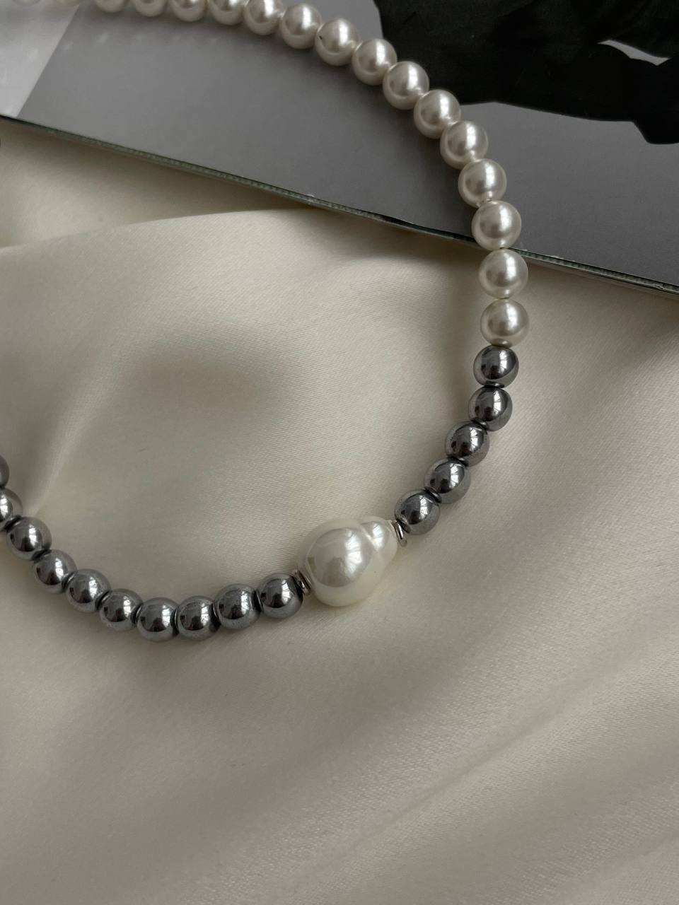 Колье из гематита