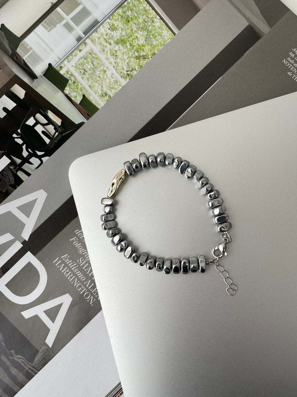 Pulsera de hematita bicolor