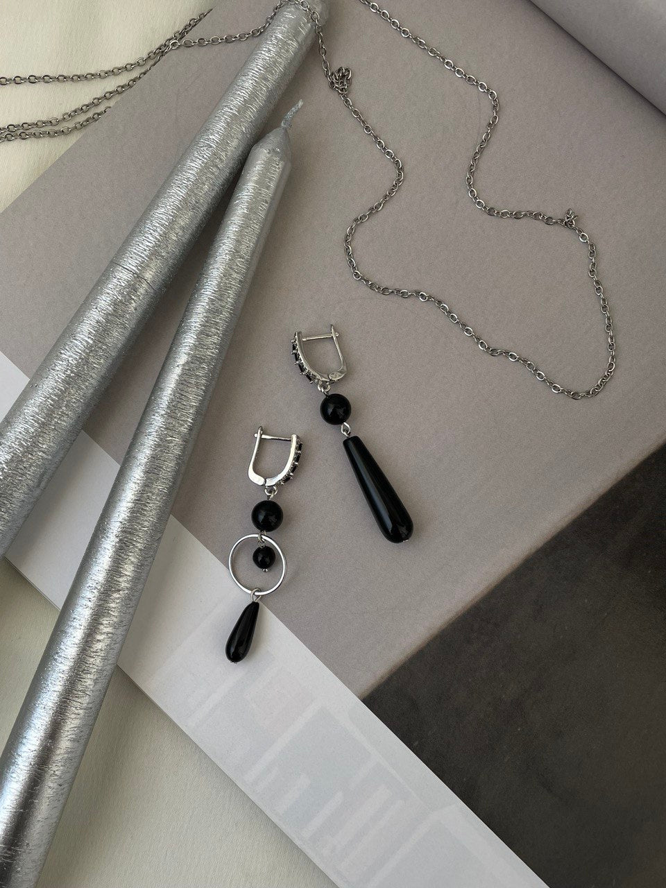 Pendientes asimétricos de ágata negra