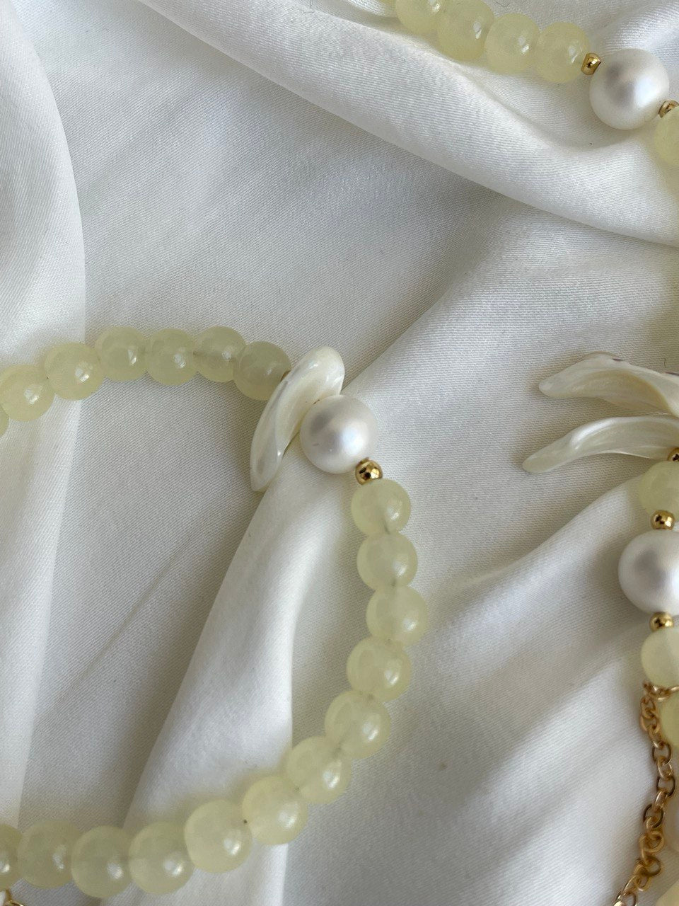 Pulsera de cristal con nácar