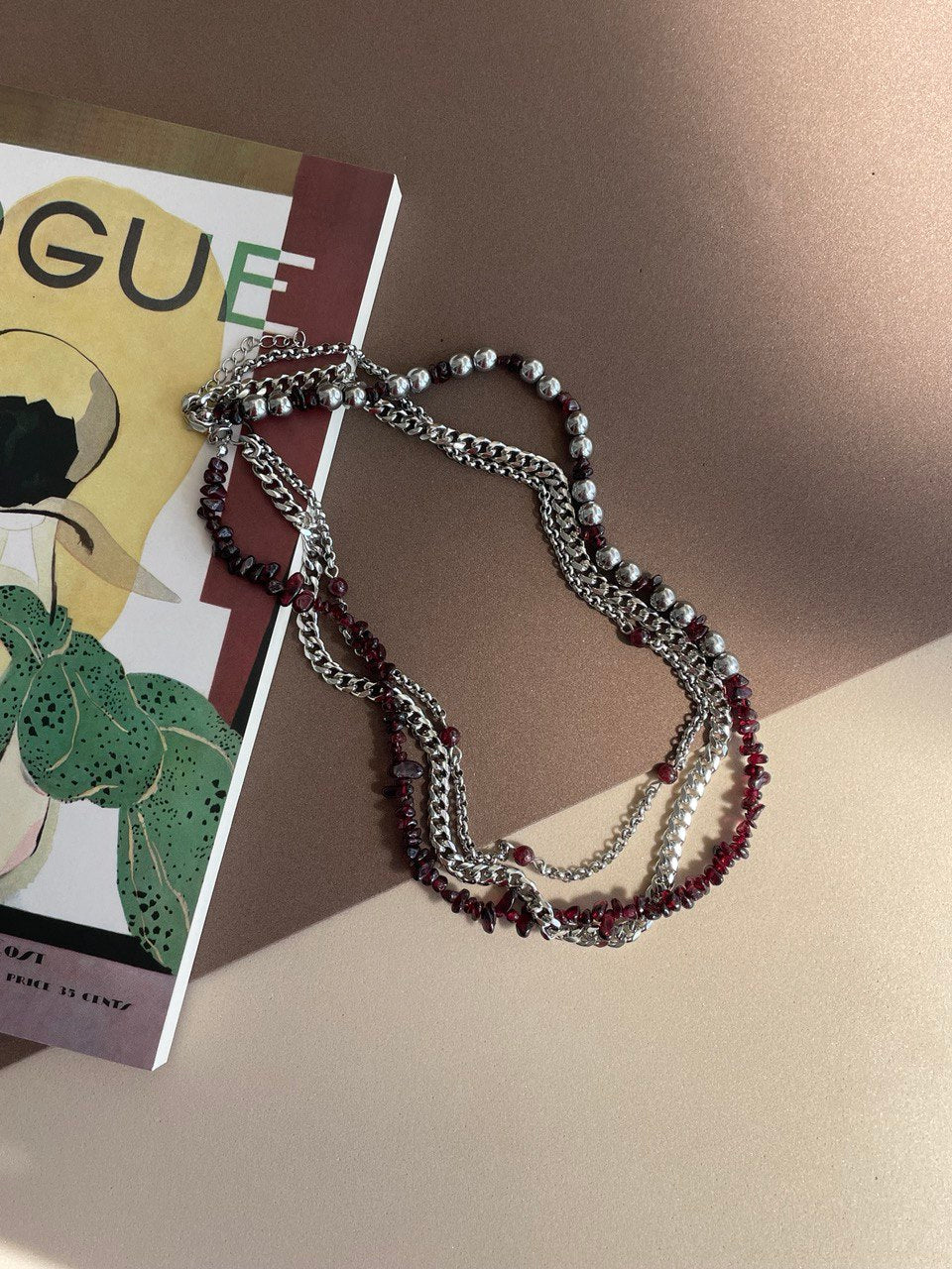 Колье "Гранатовый шик"