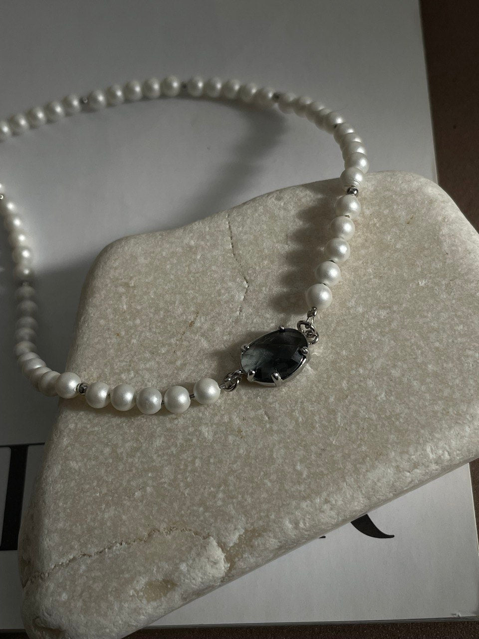 Колье с кристаллом