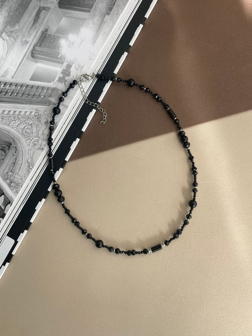 Колье "Черный лебедь" тонкое