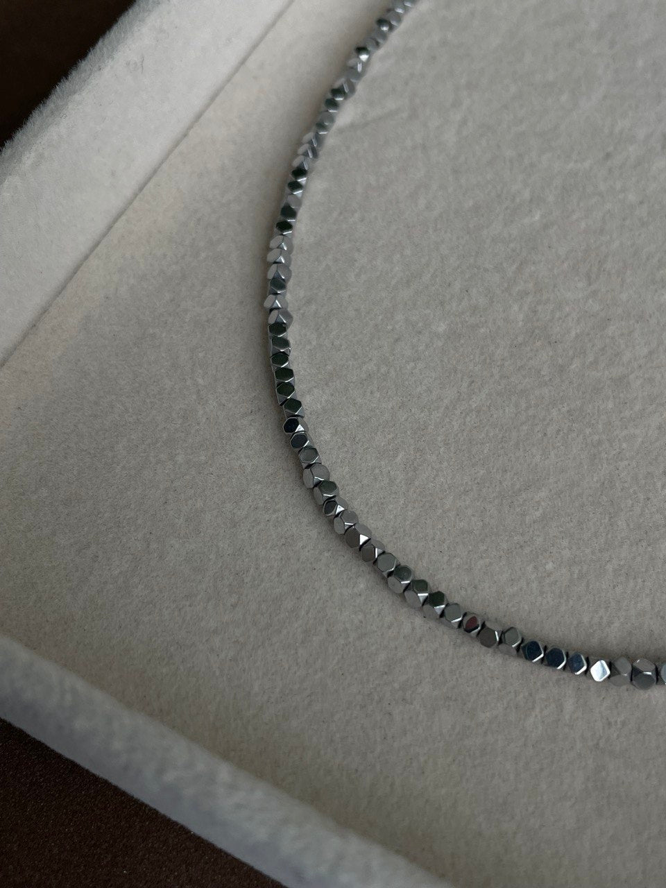 Колье из гематита
