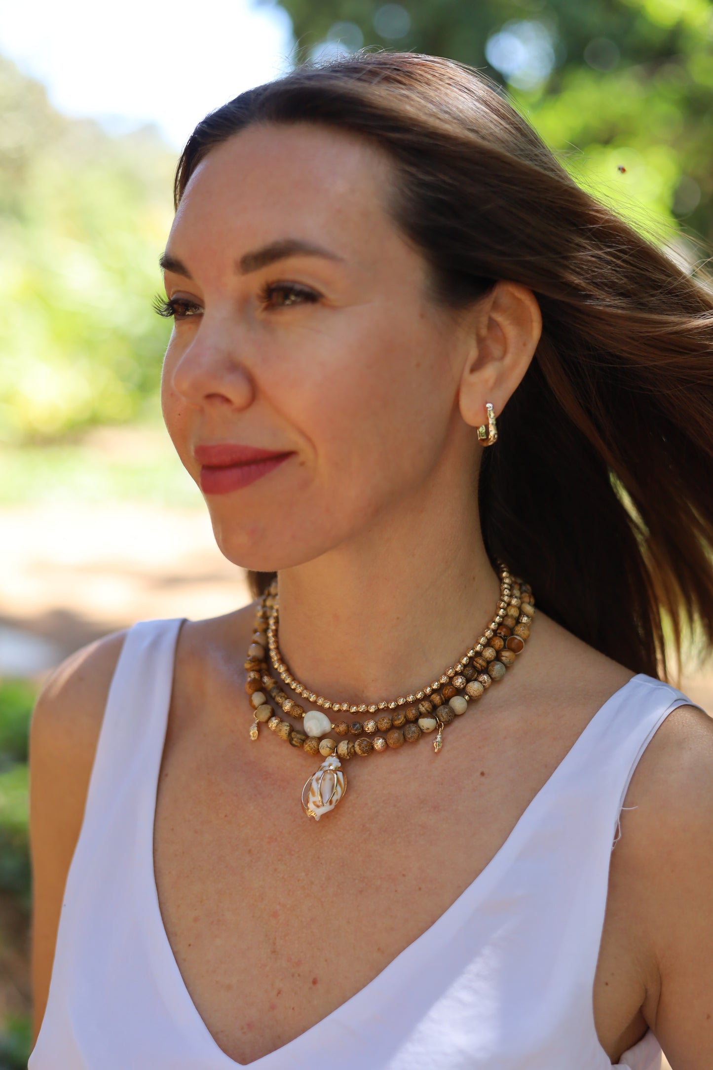 Necklace made of jasper with shells