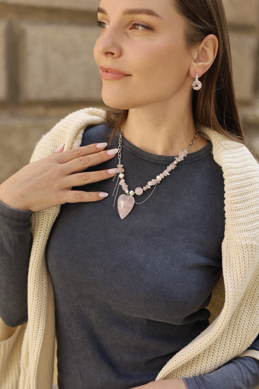 Колье - цепь с розовым кварцем и жемчугом