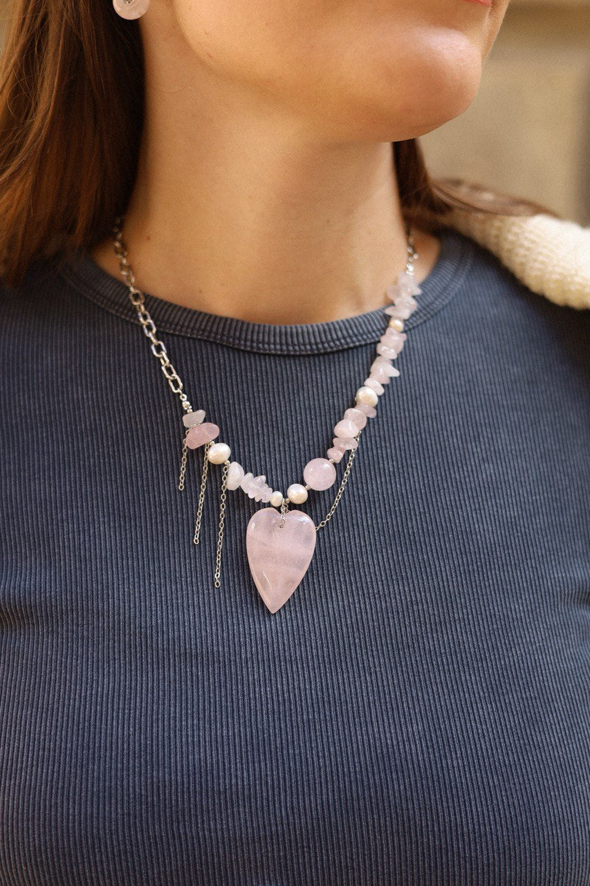 Колье - цепь с розовым кварцем и жемчугом