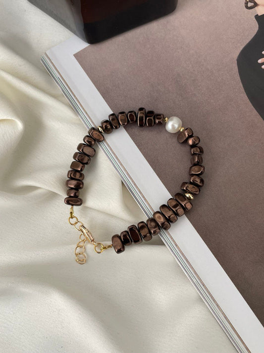 Браслет из гематита с жемчужиной