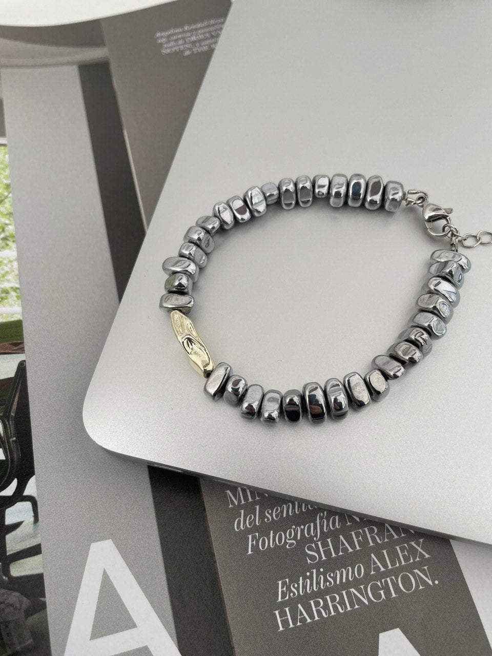 Pulsera de hematita bicolor