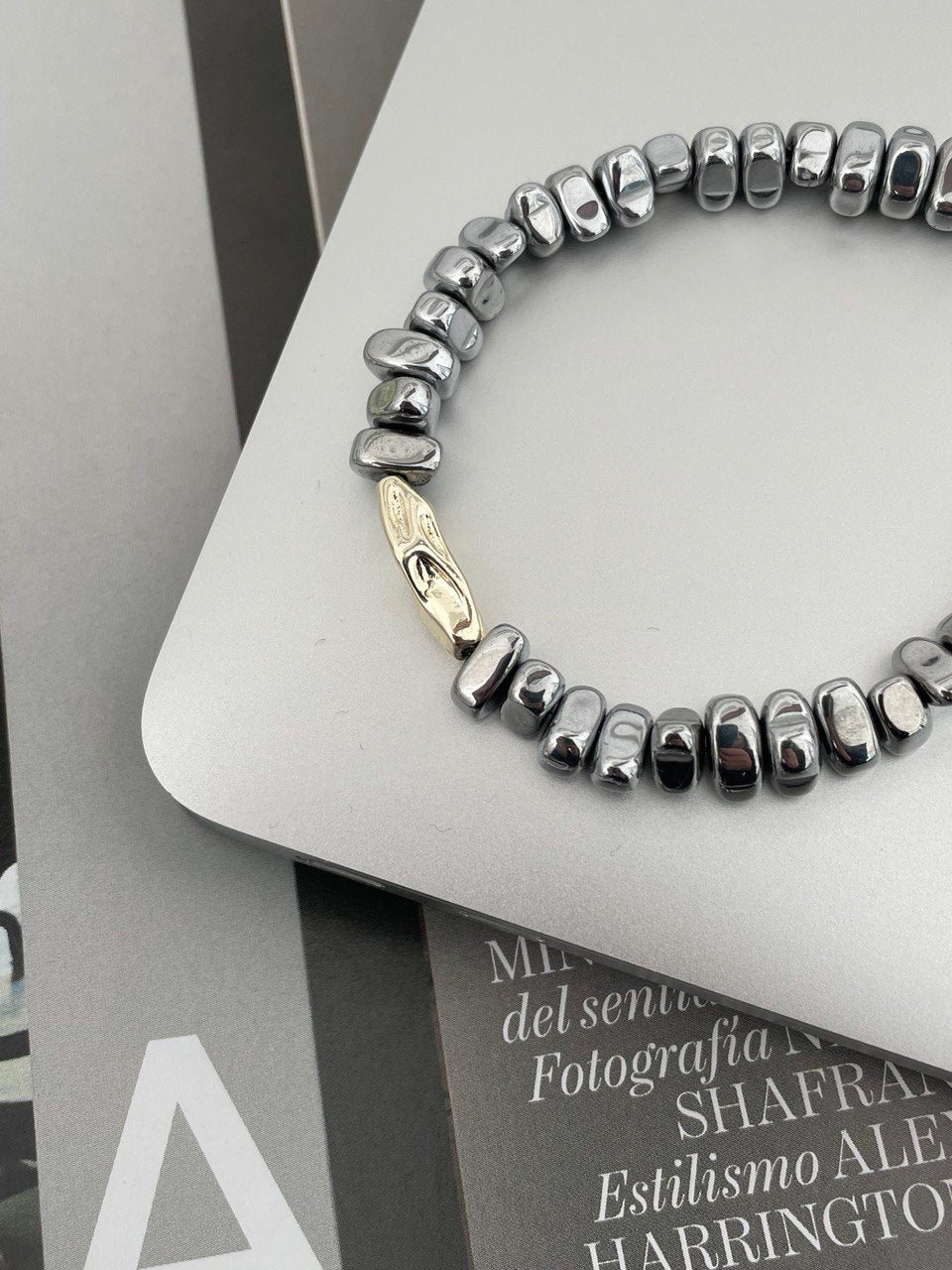 Pulsera de hematita bicolor