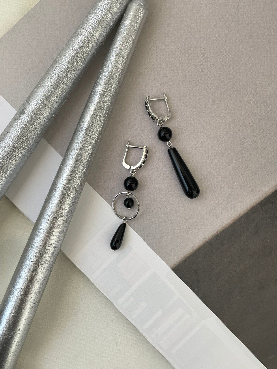 Pendientes asimétricos de ágata negra