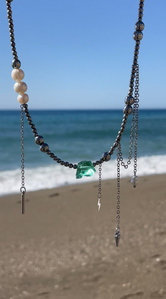 Колье из гематита и жемчуга, асимметрия