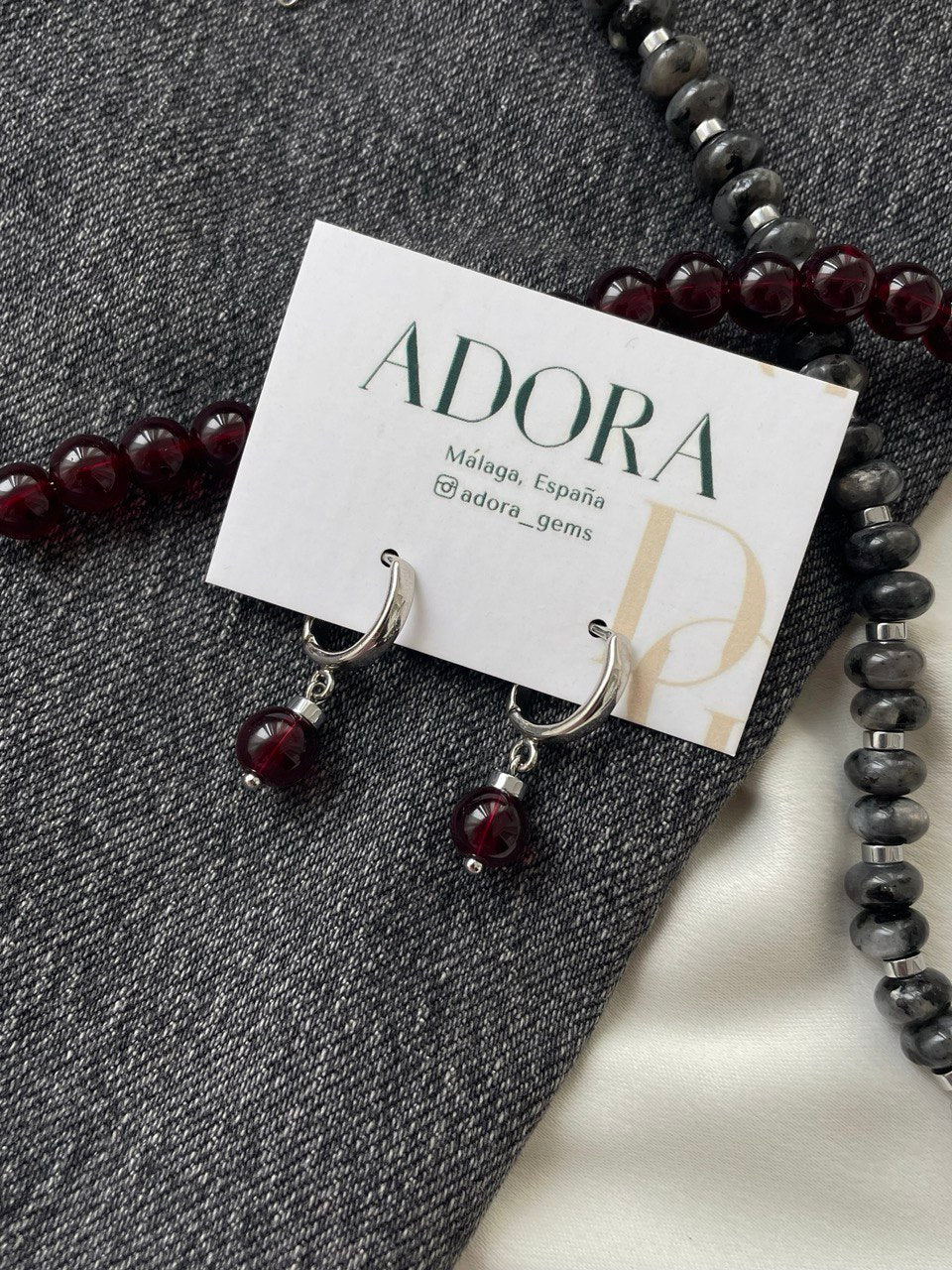 Серьги с кварцем бордового цвета