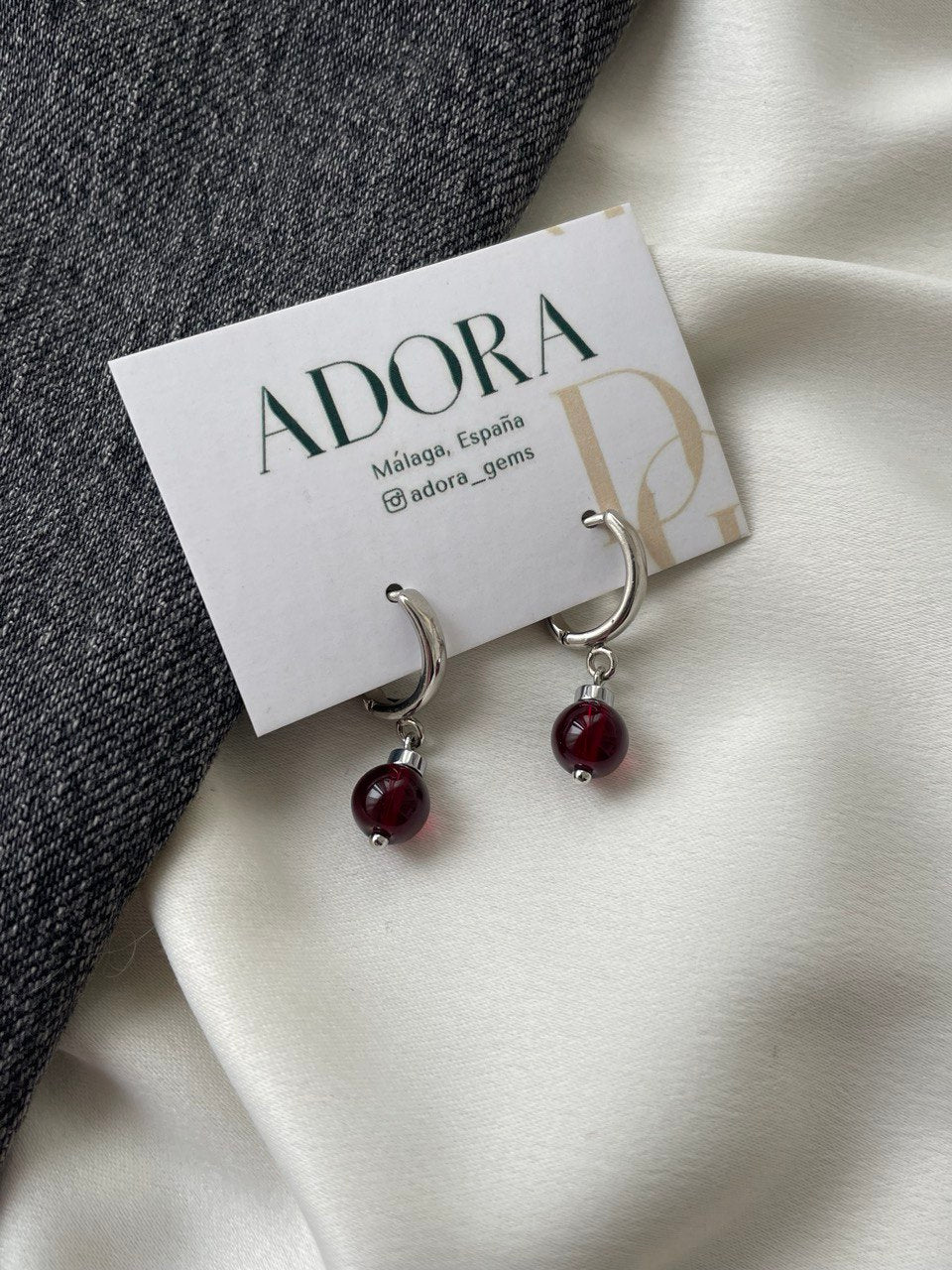 Серьги с кварцем бордового цвета