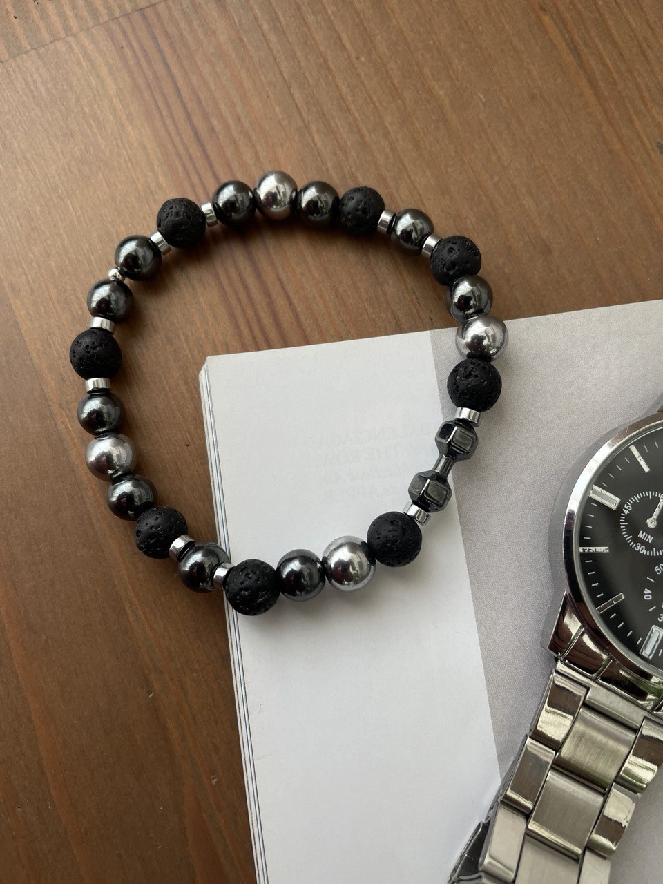 Браслет мужской из гематита и лавы