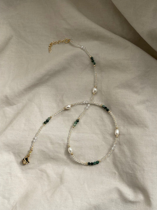 Necklace with pearls and emeralds