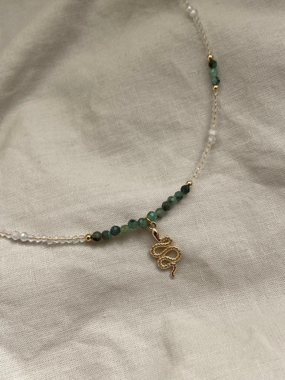Collar con esmeralda y circonitas 