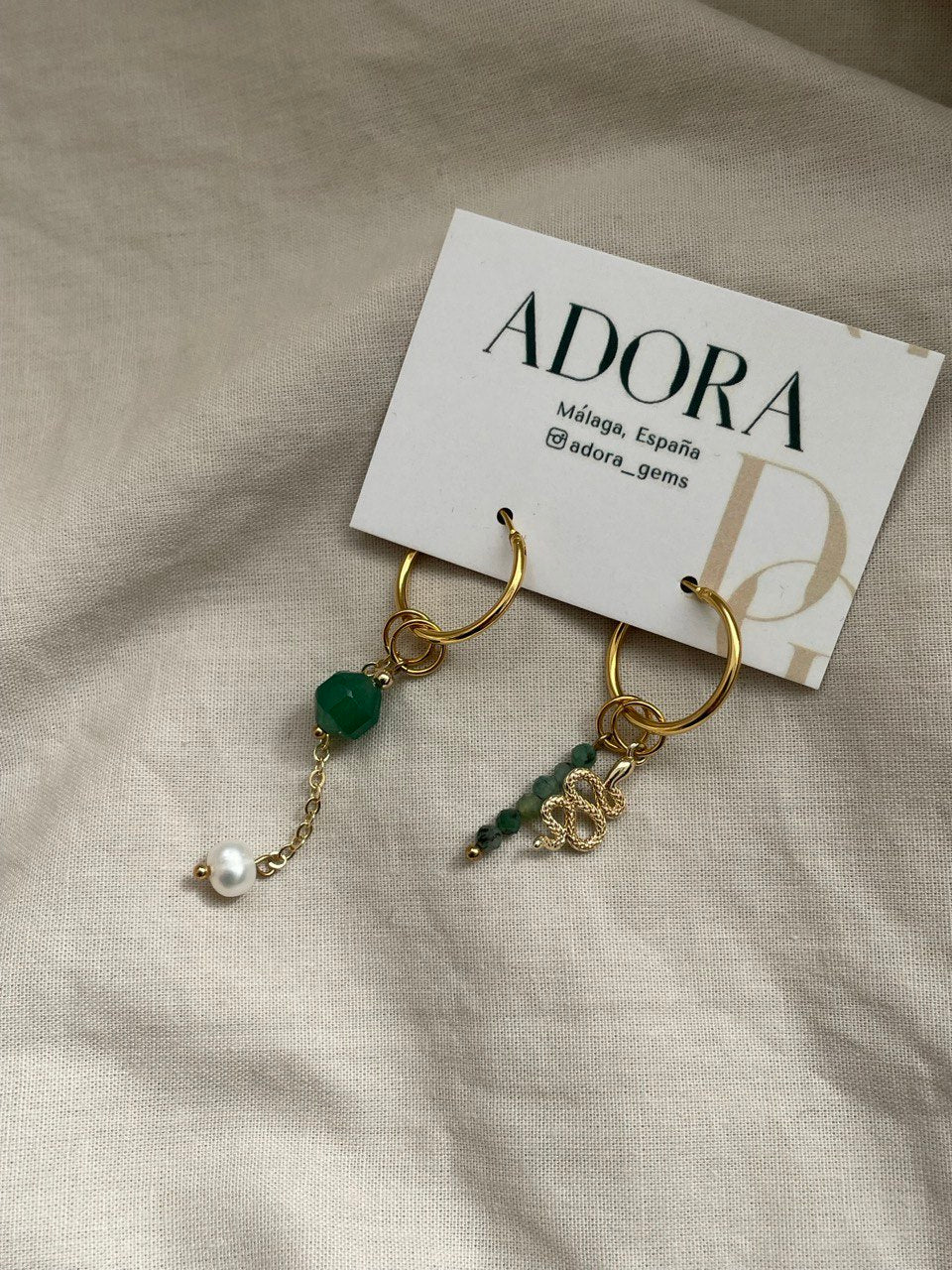Серьги - кольца с подвесками из изумруда, агата и жемчуга