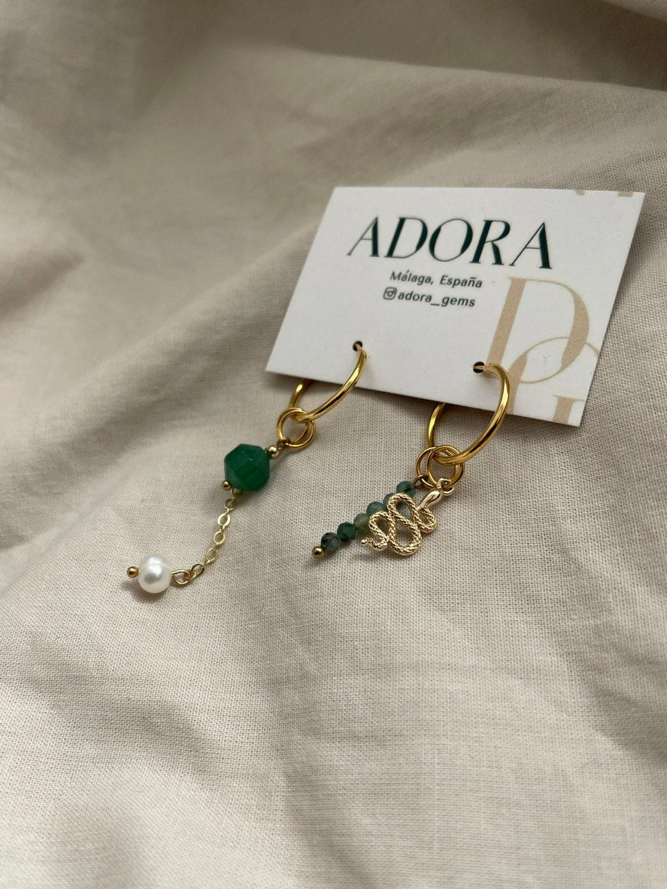 Серьги - кольца с подвесками из изумруда, агата и жемчуга