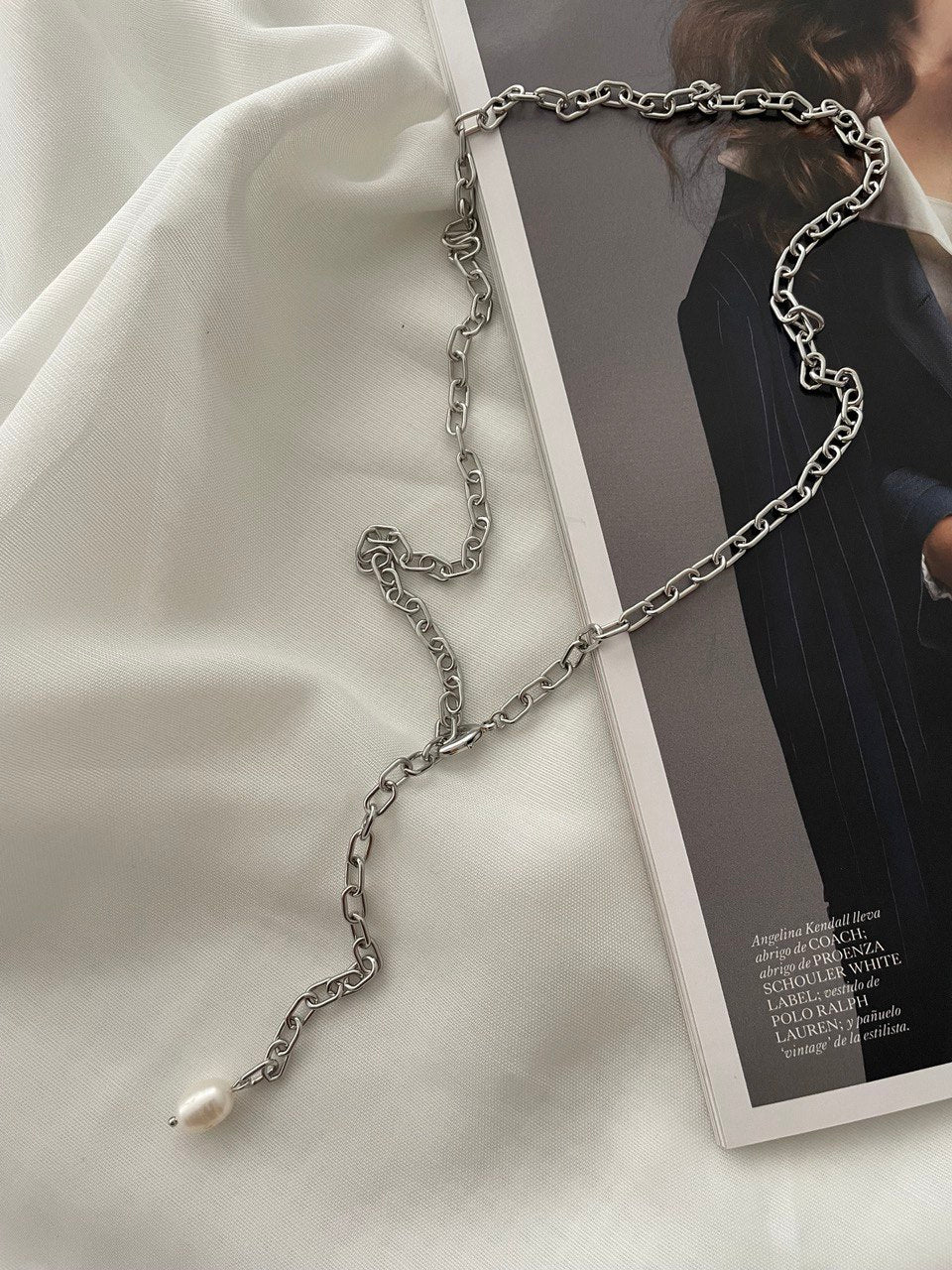 Chain with pearl