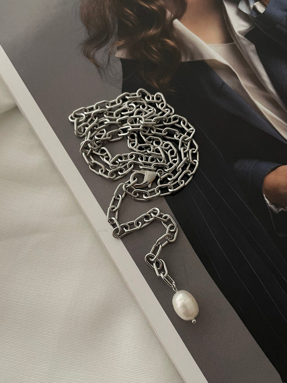 Chain with pearl