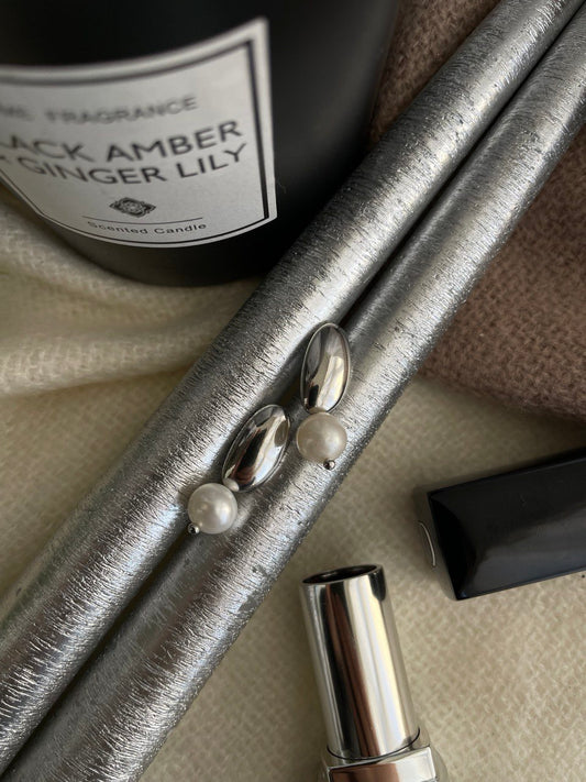 Earrings with pearls