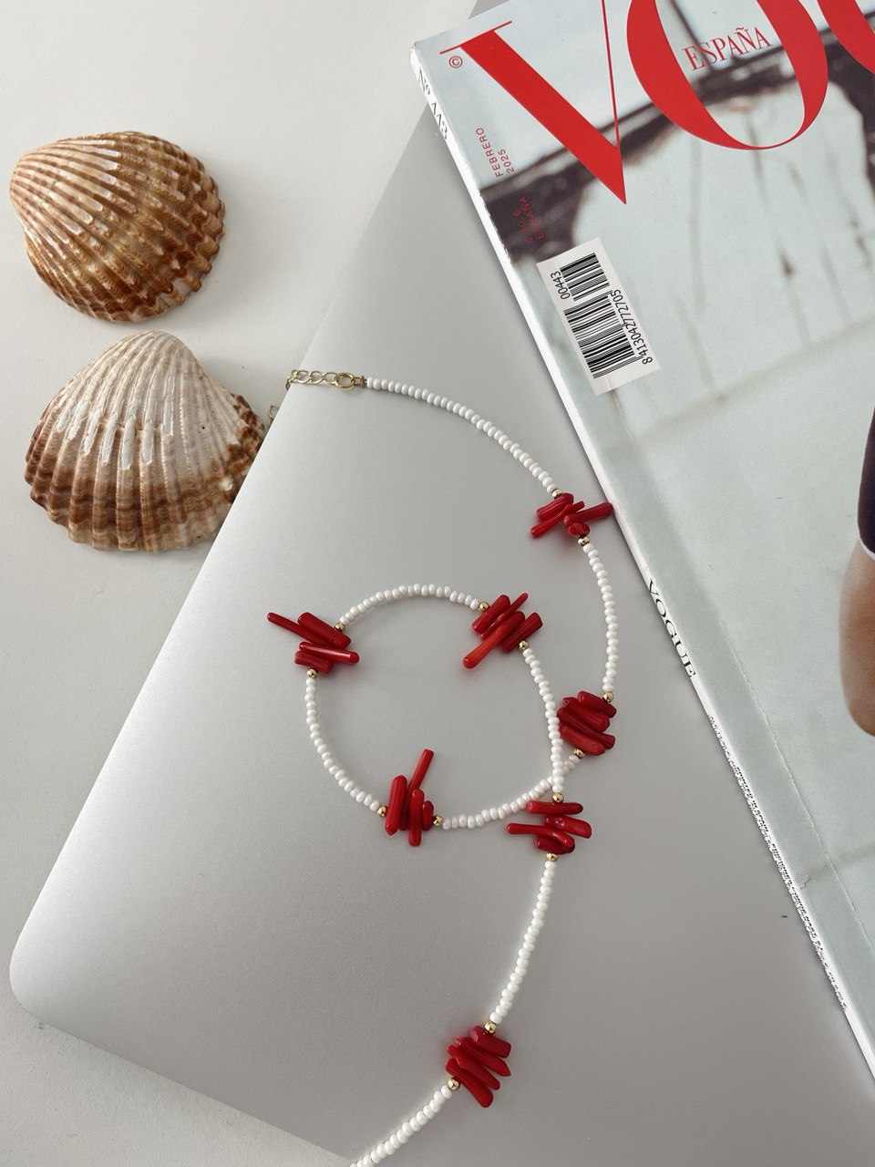 Necklace with coral