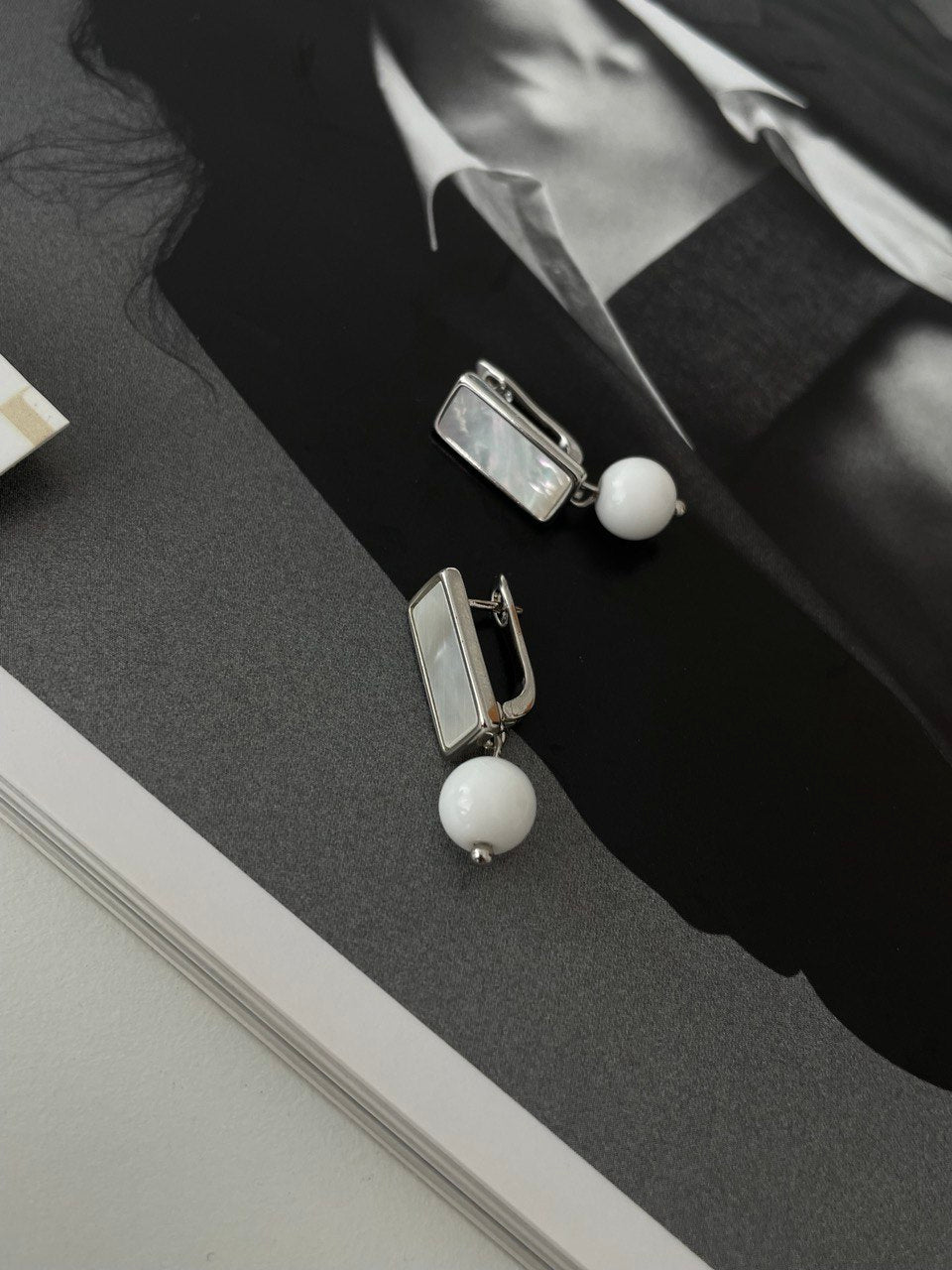 Серьги с перламутром и белым кварцем