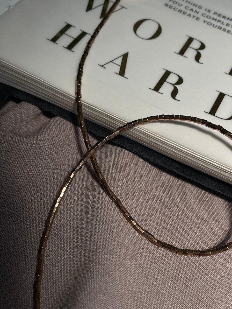 Колье из гематита