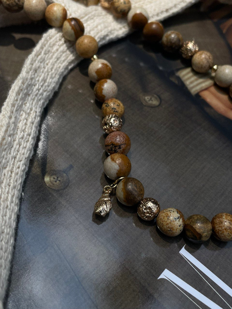 Necklace made of jasper with shells