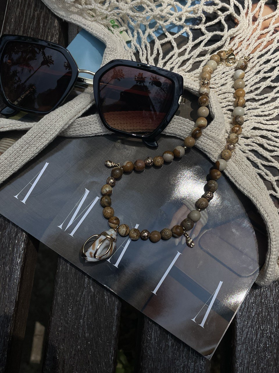 Necklace made of jasper with shells