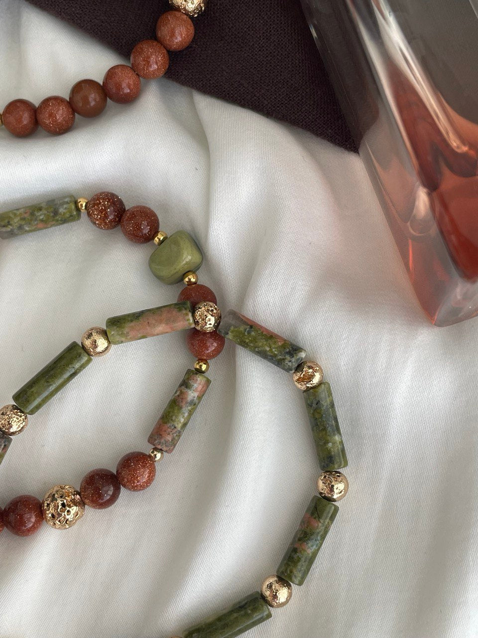 Pulsera de unakita y lava