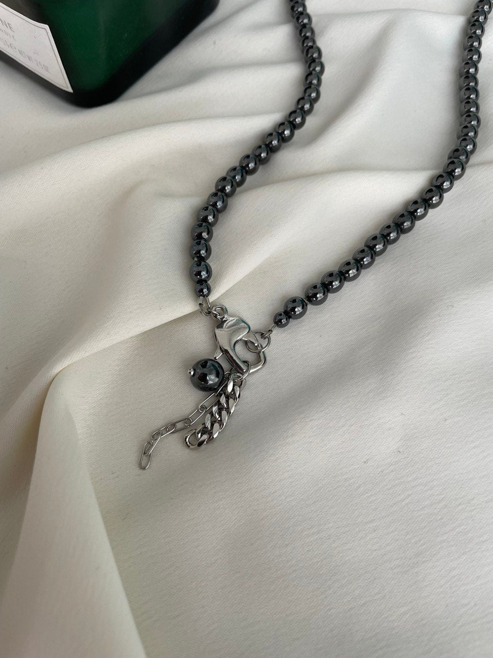 Колье из гематита