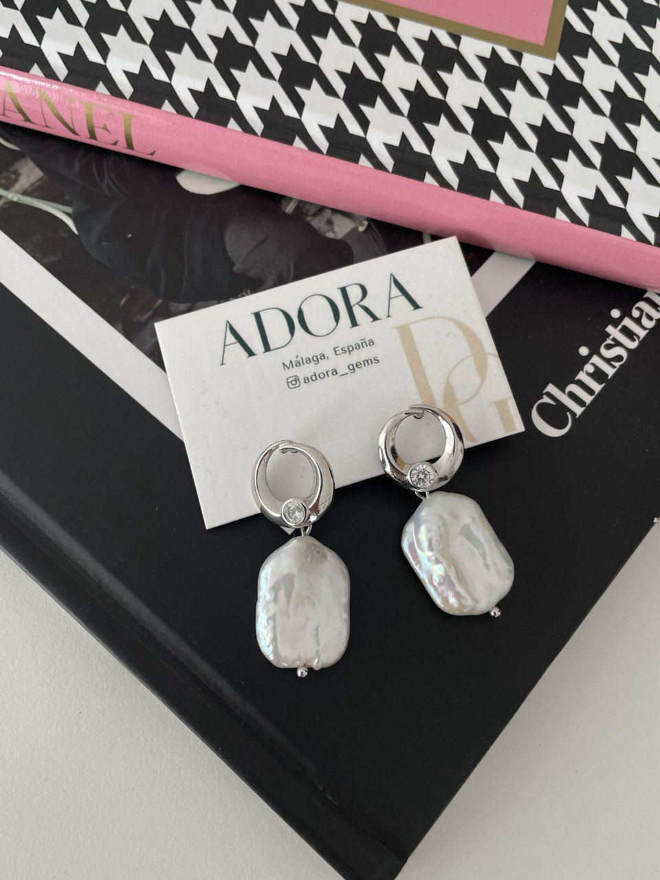 Earrings with pearls
