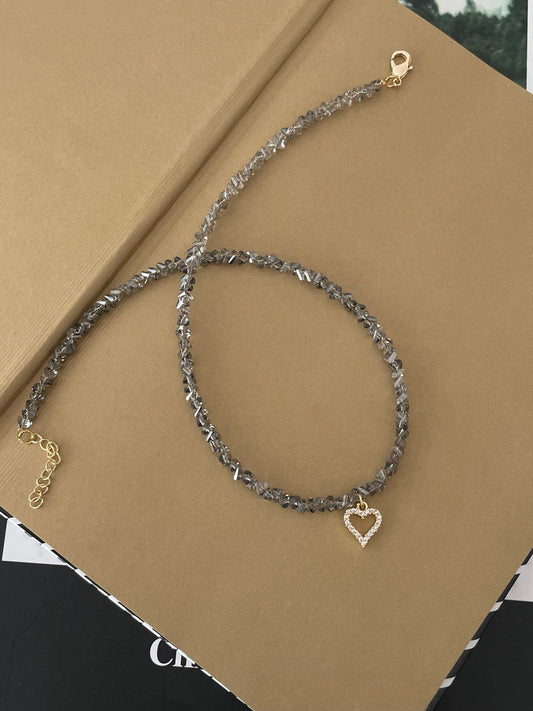 Necklace made of crystal chips