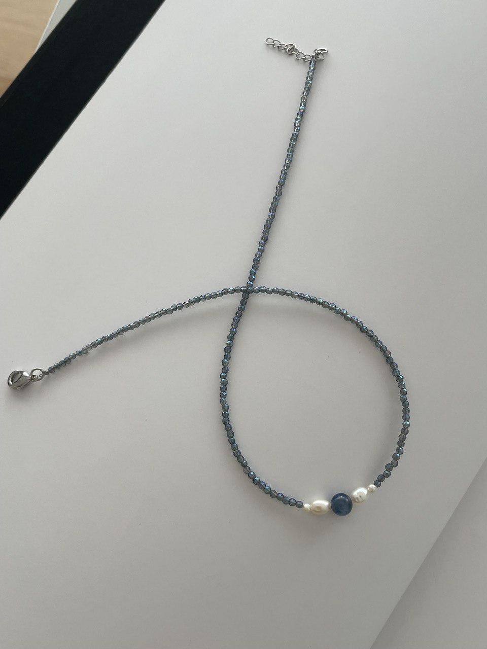Necklace with kyanite