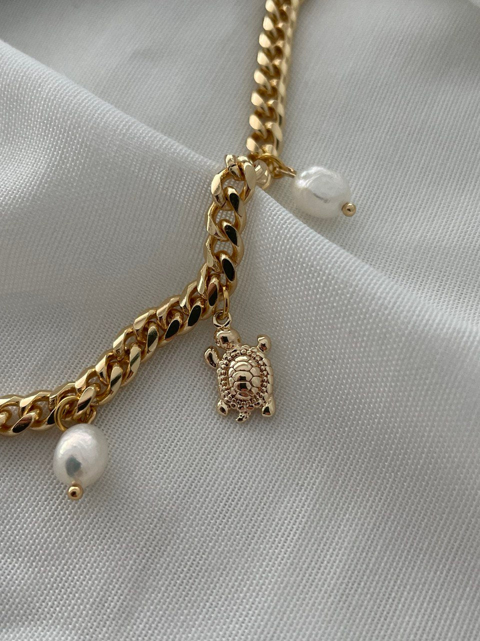 Collar con perlas y colgantes