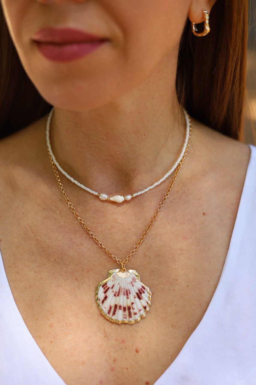 Necklace with pearls and shells