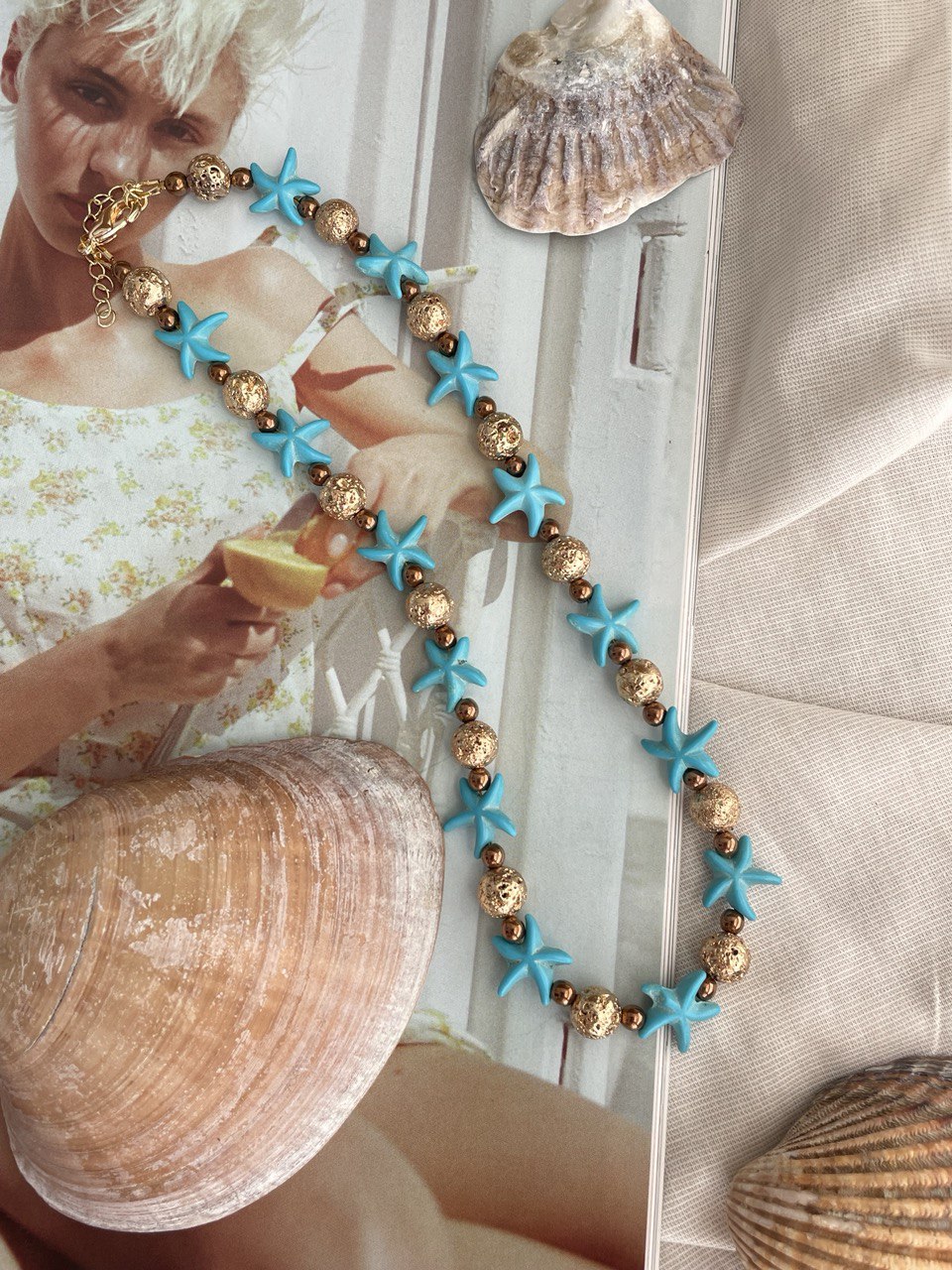 Колье из гематита и лавы