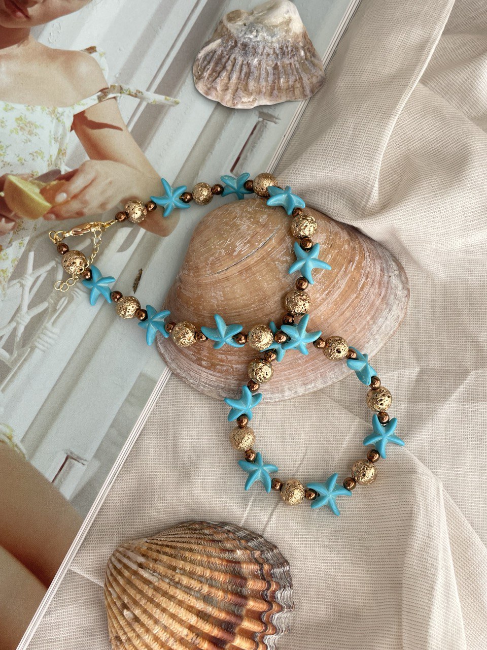 Колье из гематита и лавы