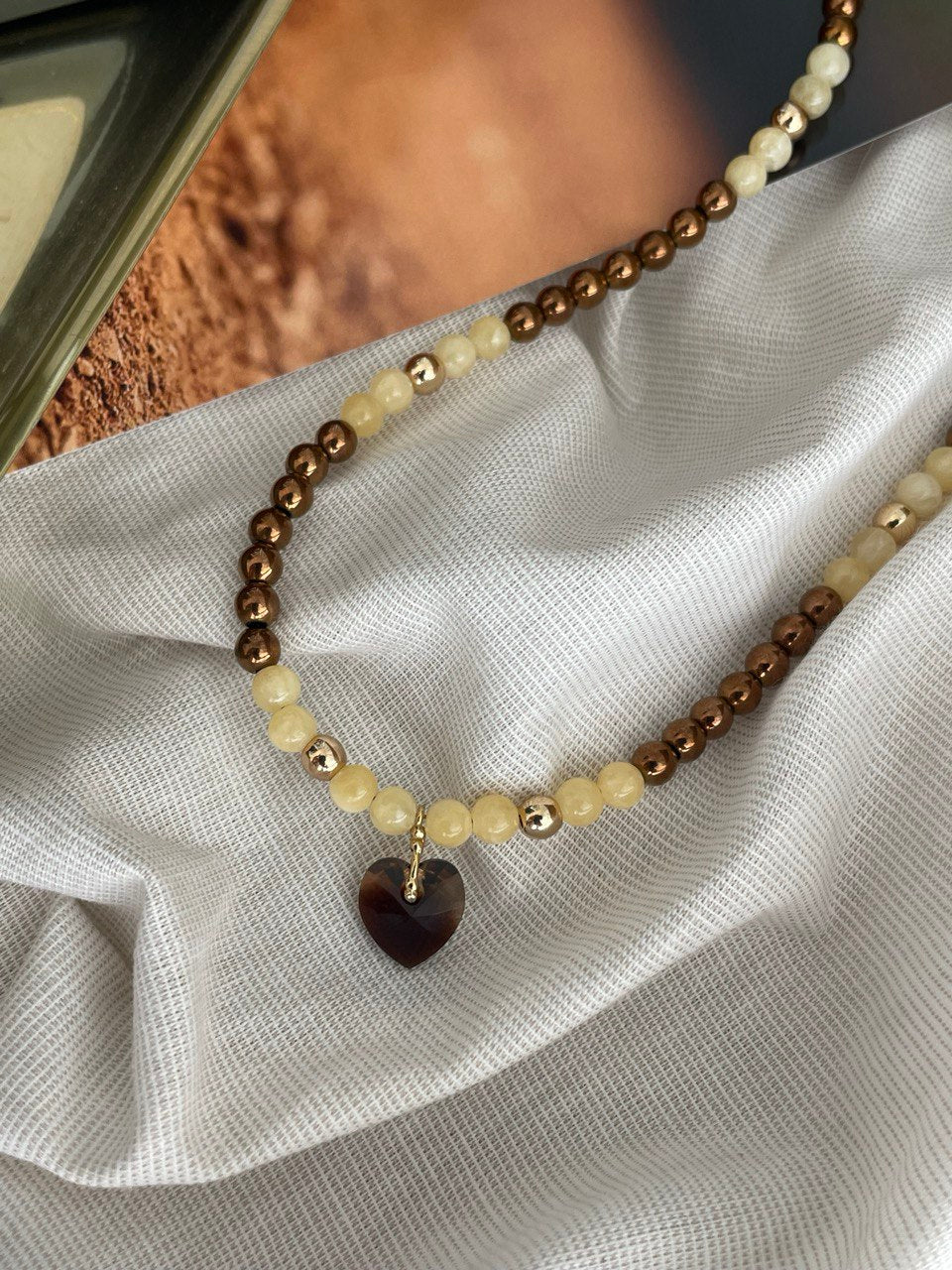 Колье из гематита и кальцита