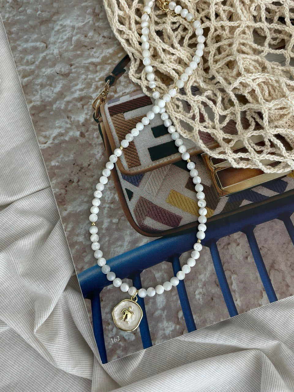 Mother of pearl necklace with pendant