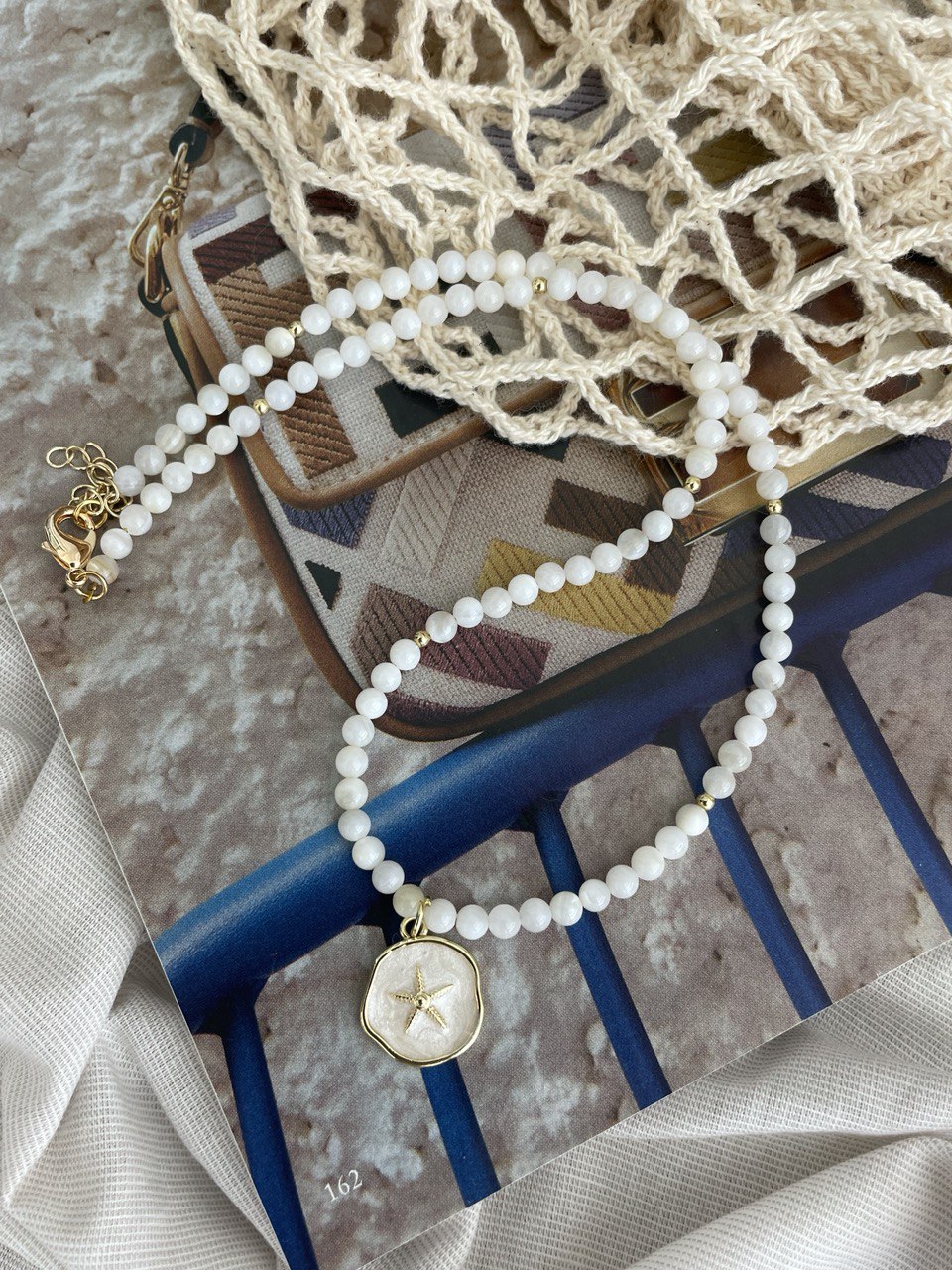 Mother of pearl necklace with pendant