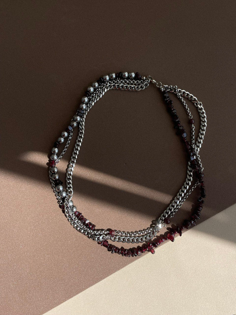 Колье "Гранатовый шик"