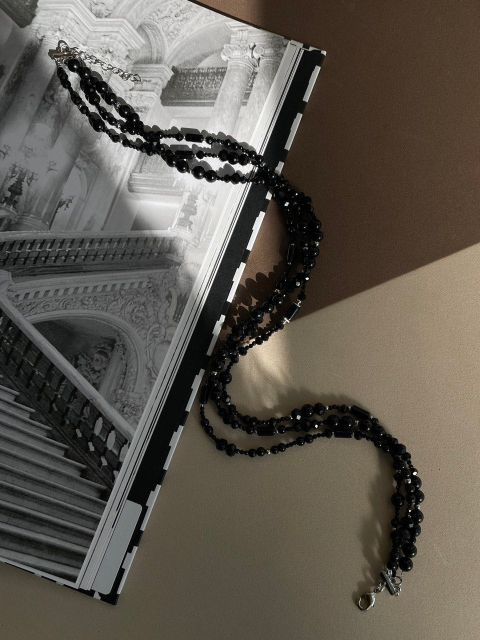 Колье "Черный лебедь"