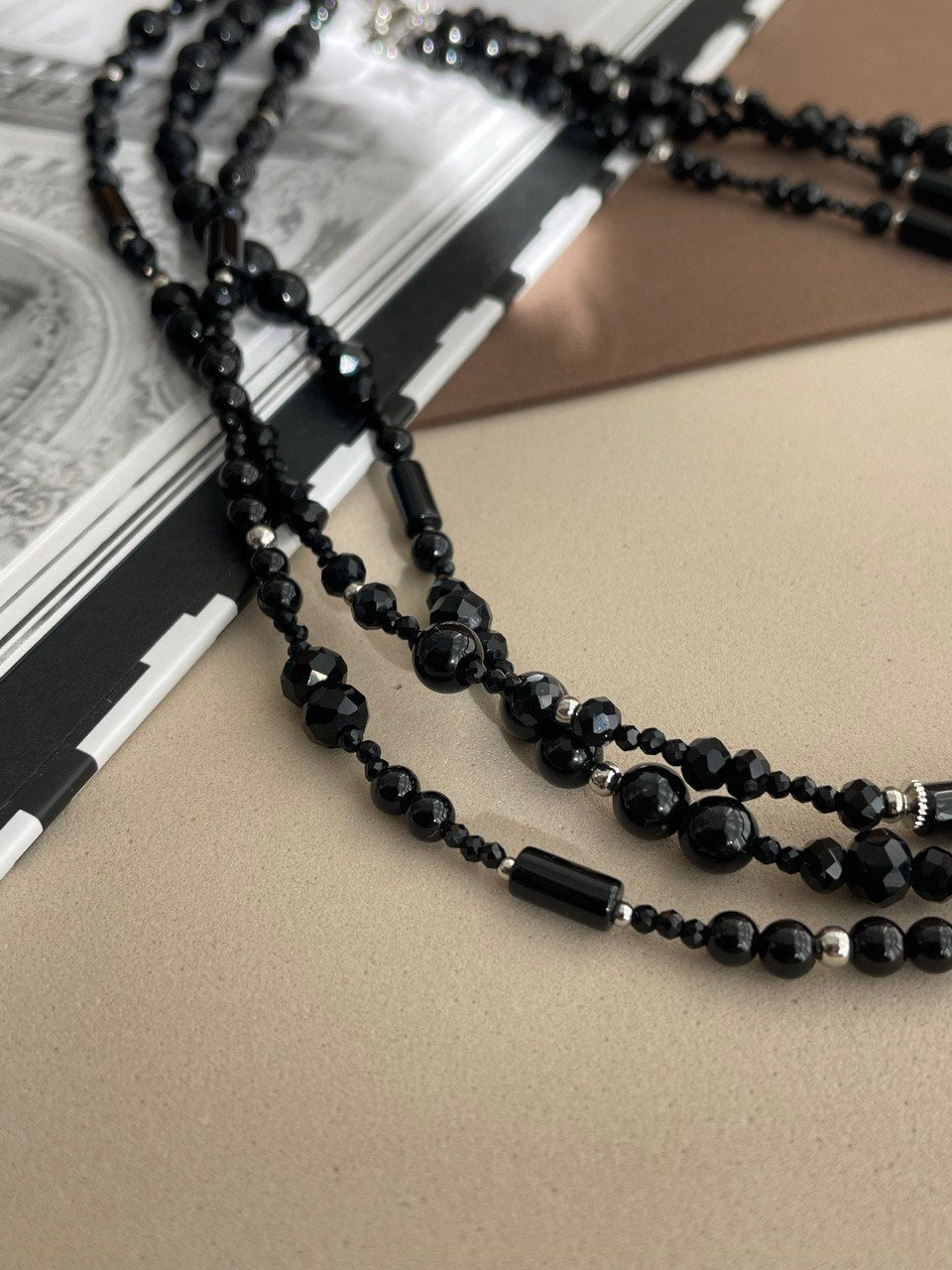 Колье "Черный лебедь"