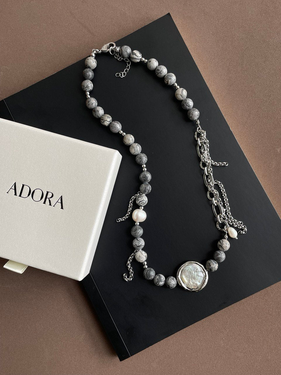 Колье из яшмы