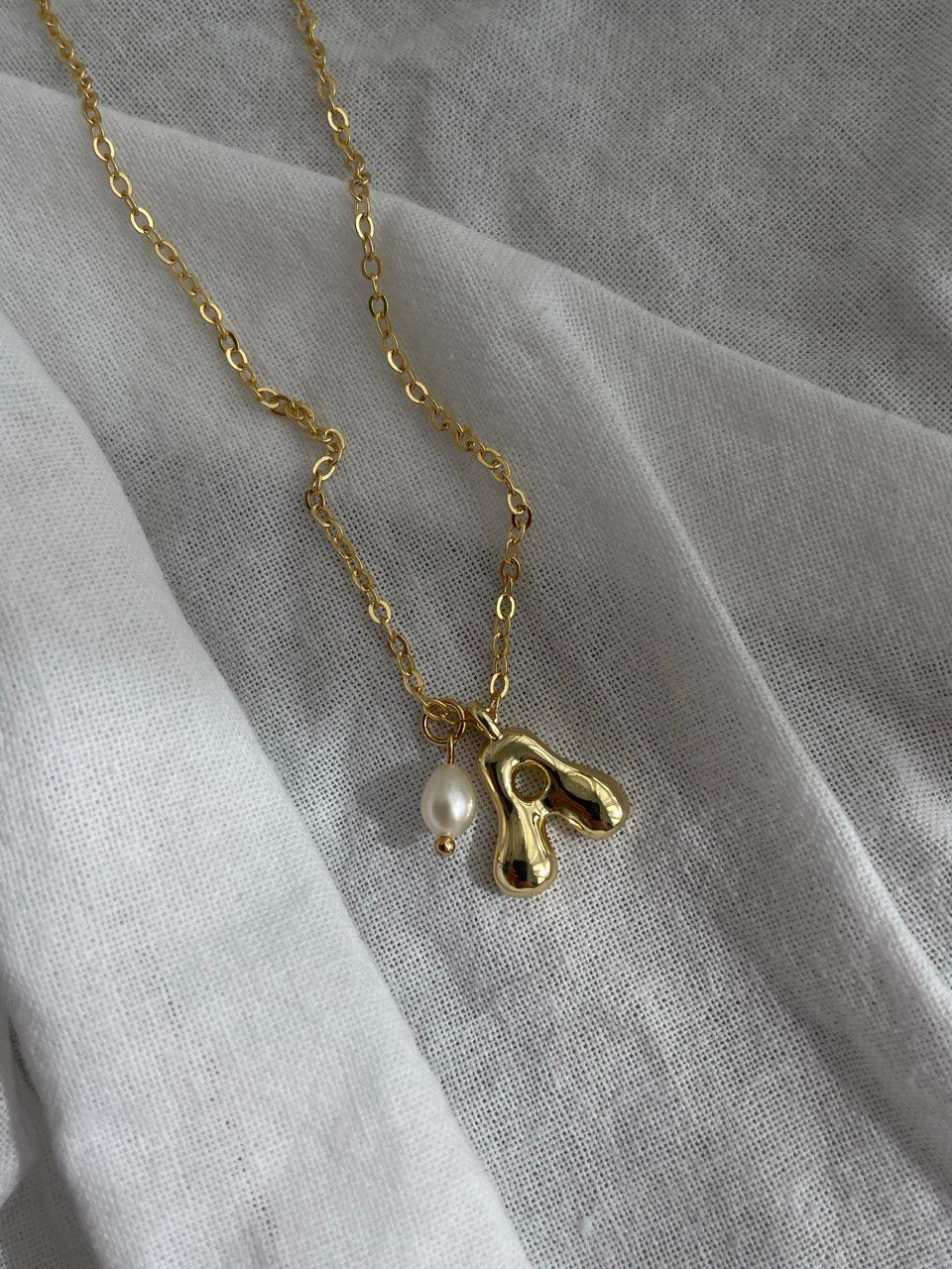 Цепочка с подвеской буквой