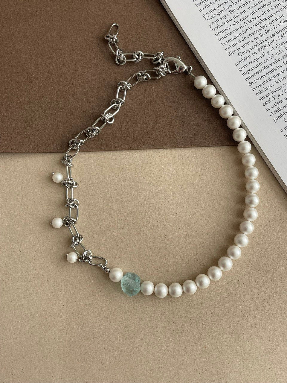 Колье с аквакварцем