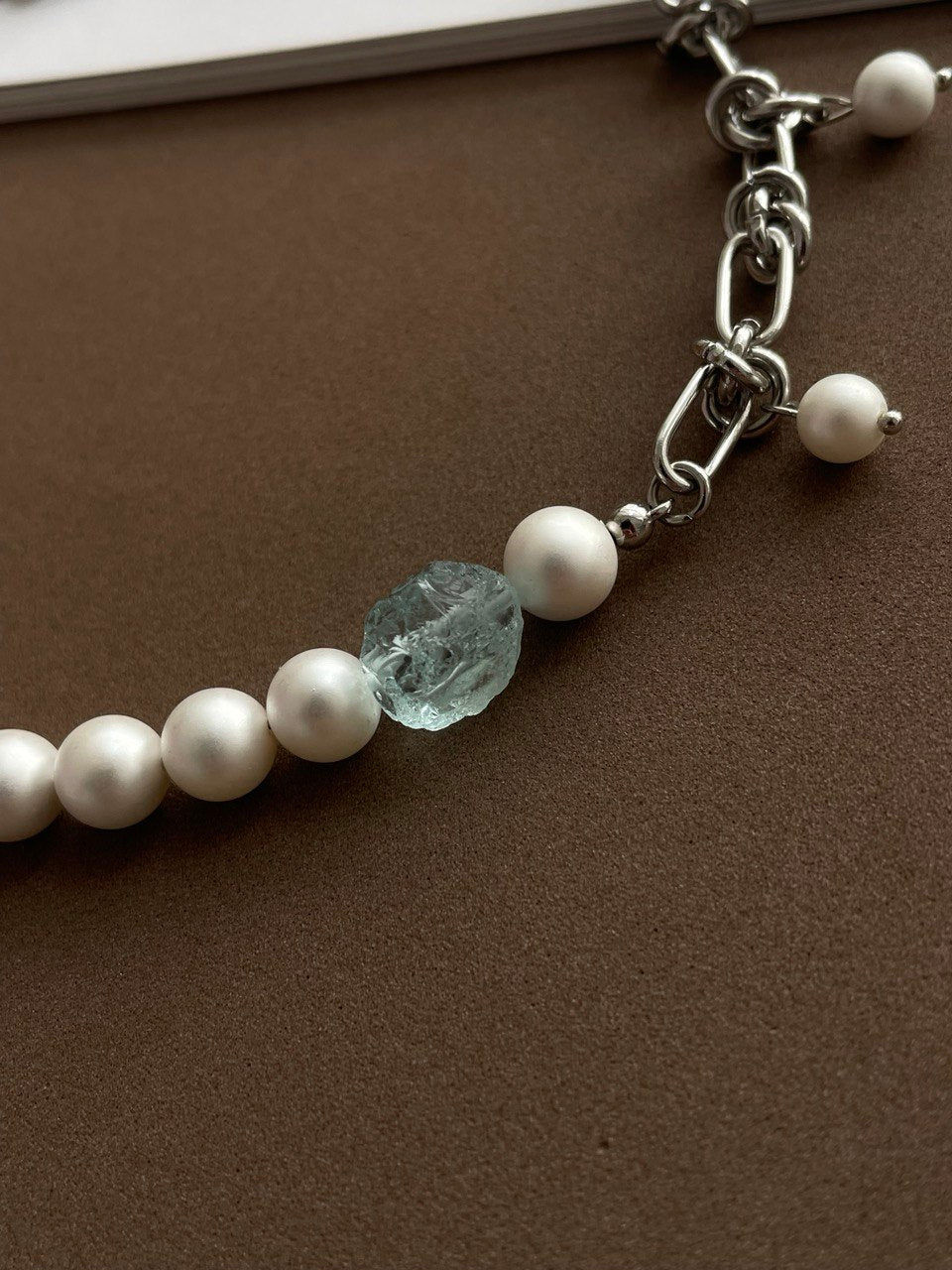 Колье с аквакварцем